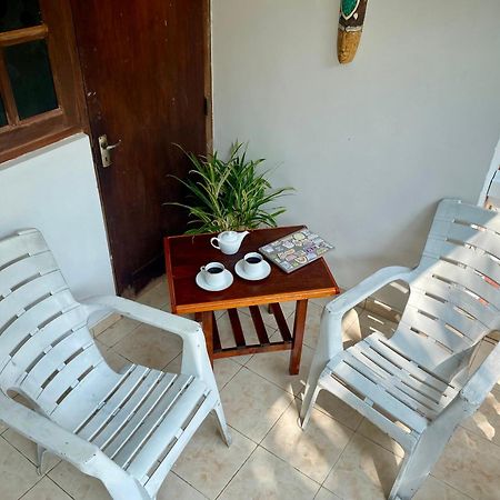 The Breeze Mirissa Bed & Breakfast Екстериор снимка
