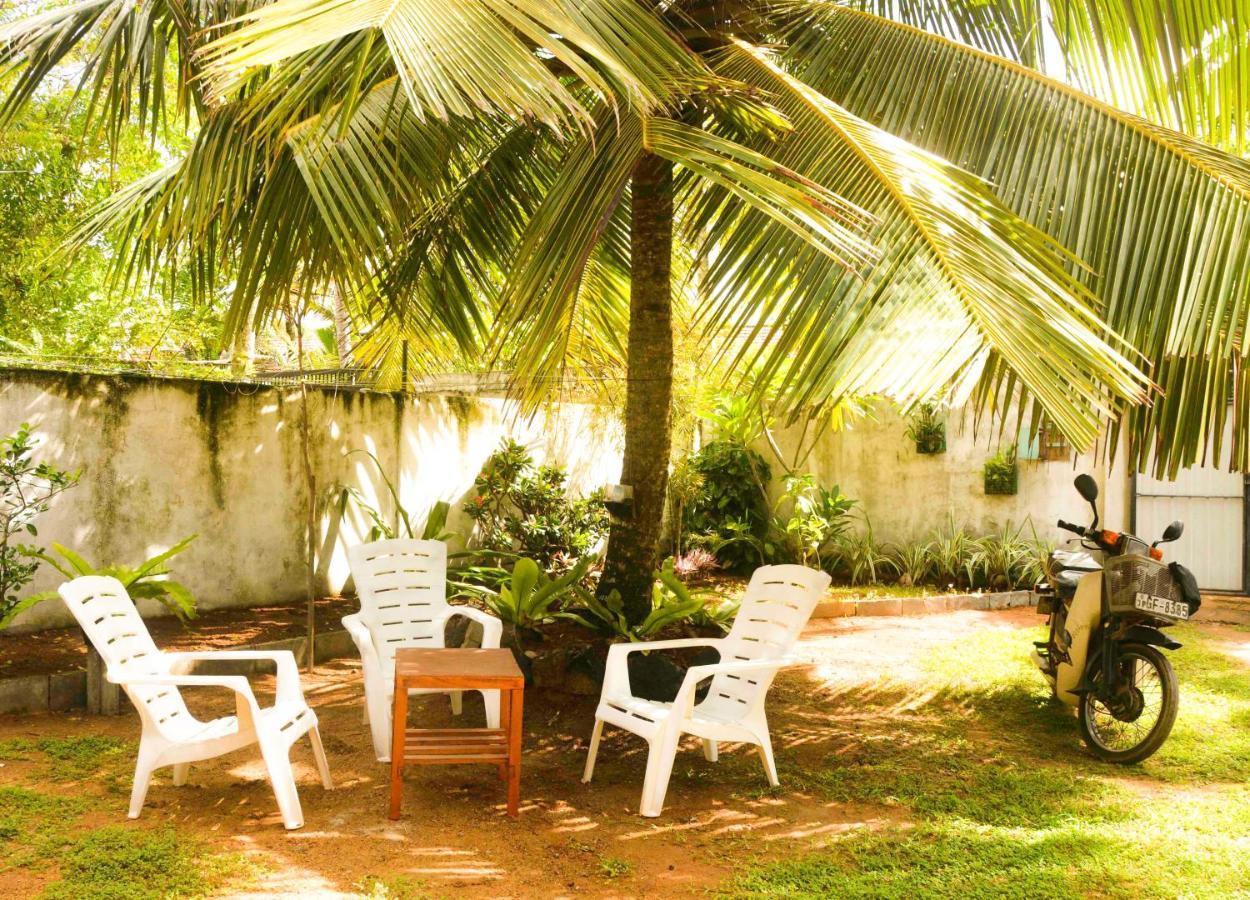 The Breeze Mirissa Bed & Breakfast Екстериор снимка