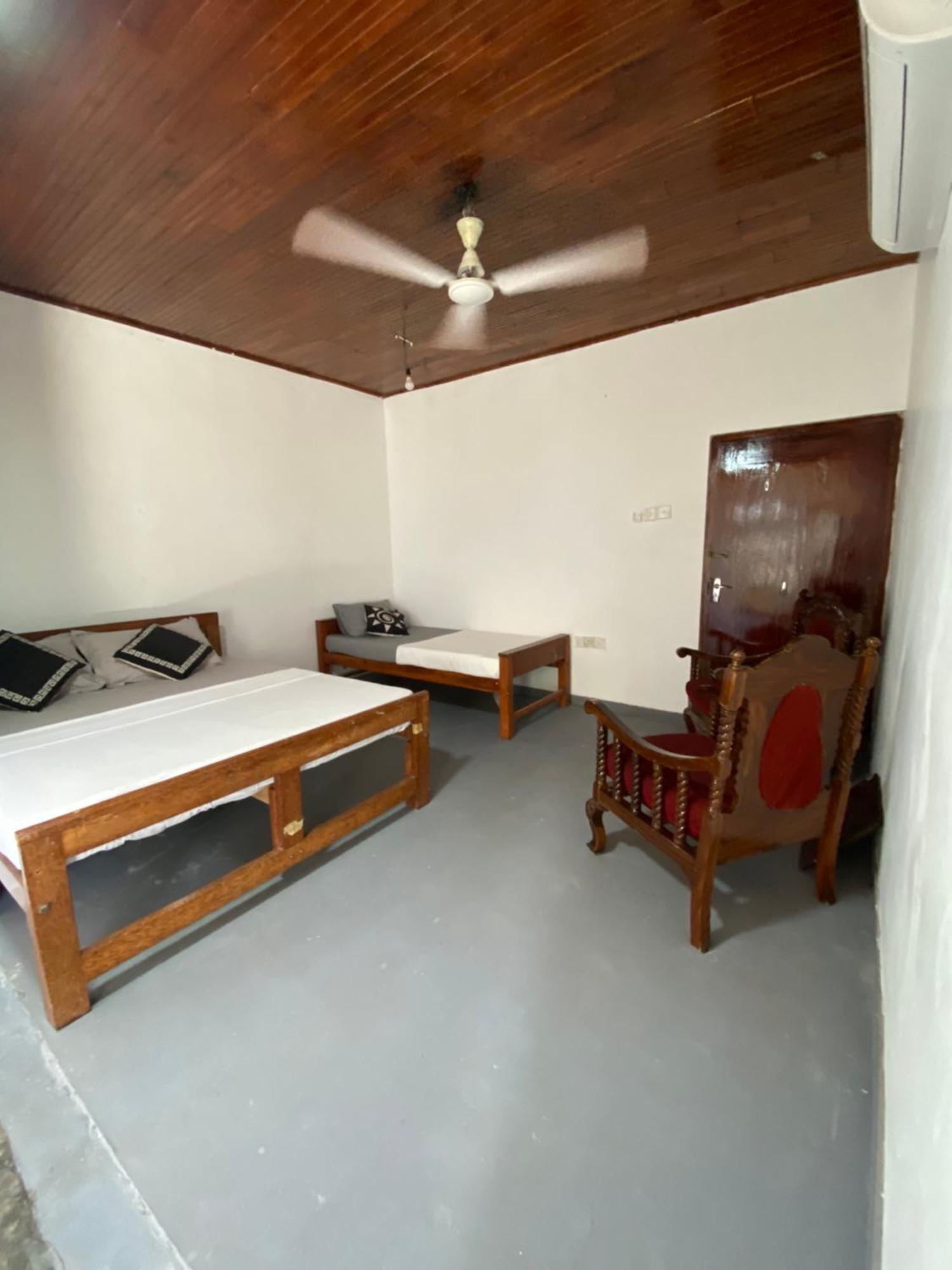 The Breeze Mirissa Bed & Breakfast Екстериор снимка