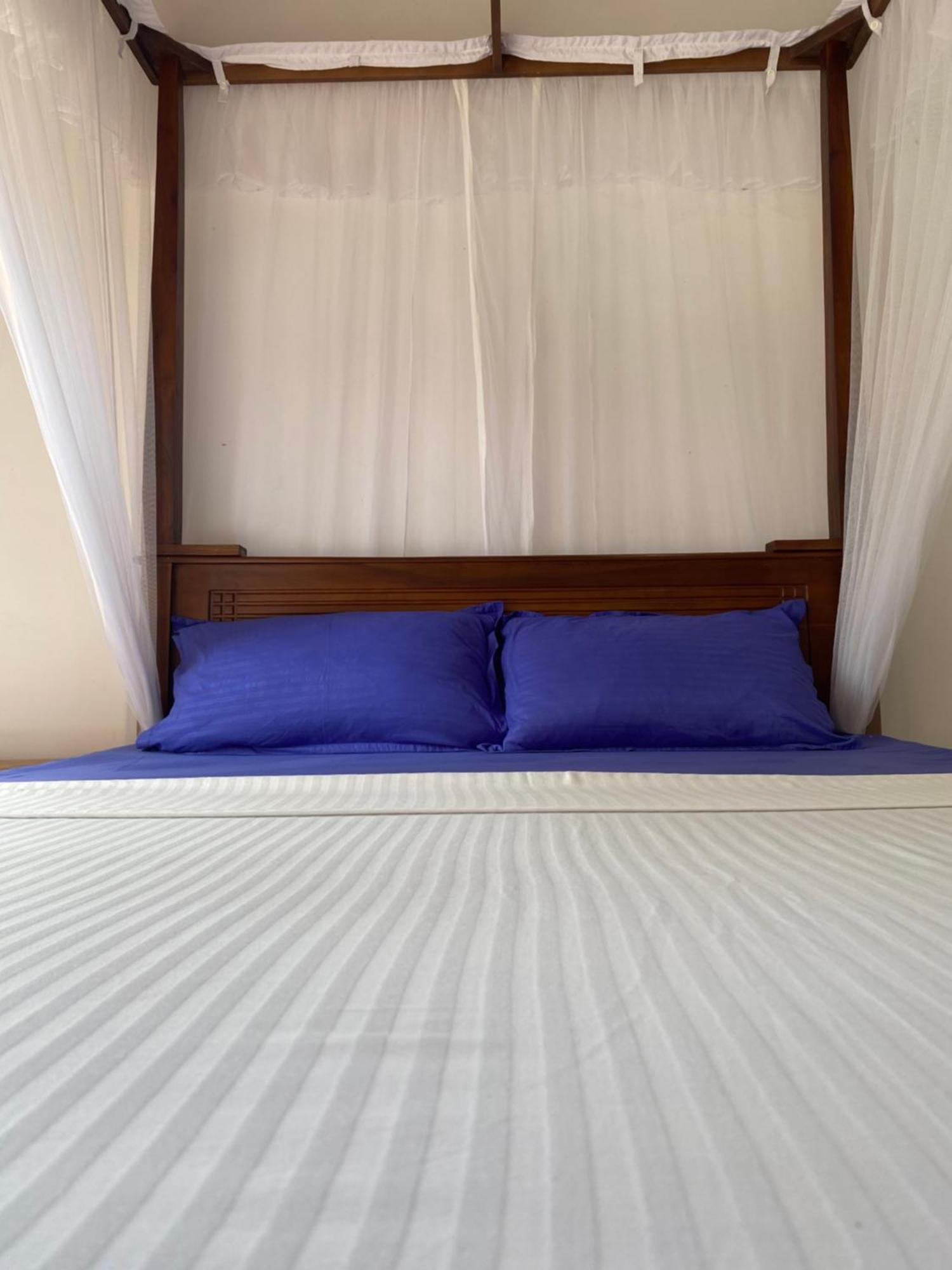 The Breeze Mirissa Bed & Breakfast Екстериор снимка