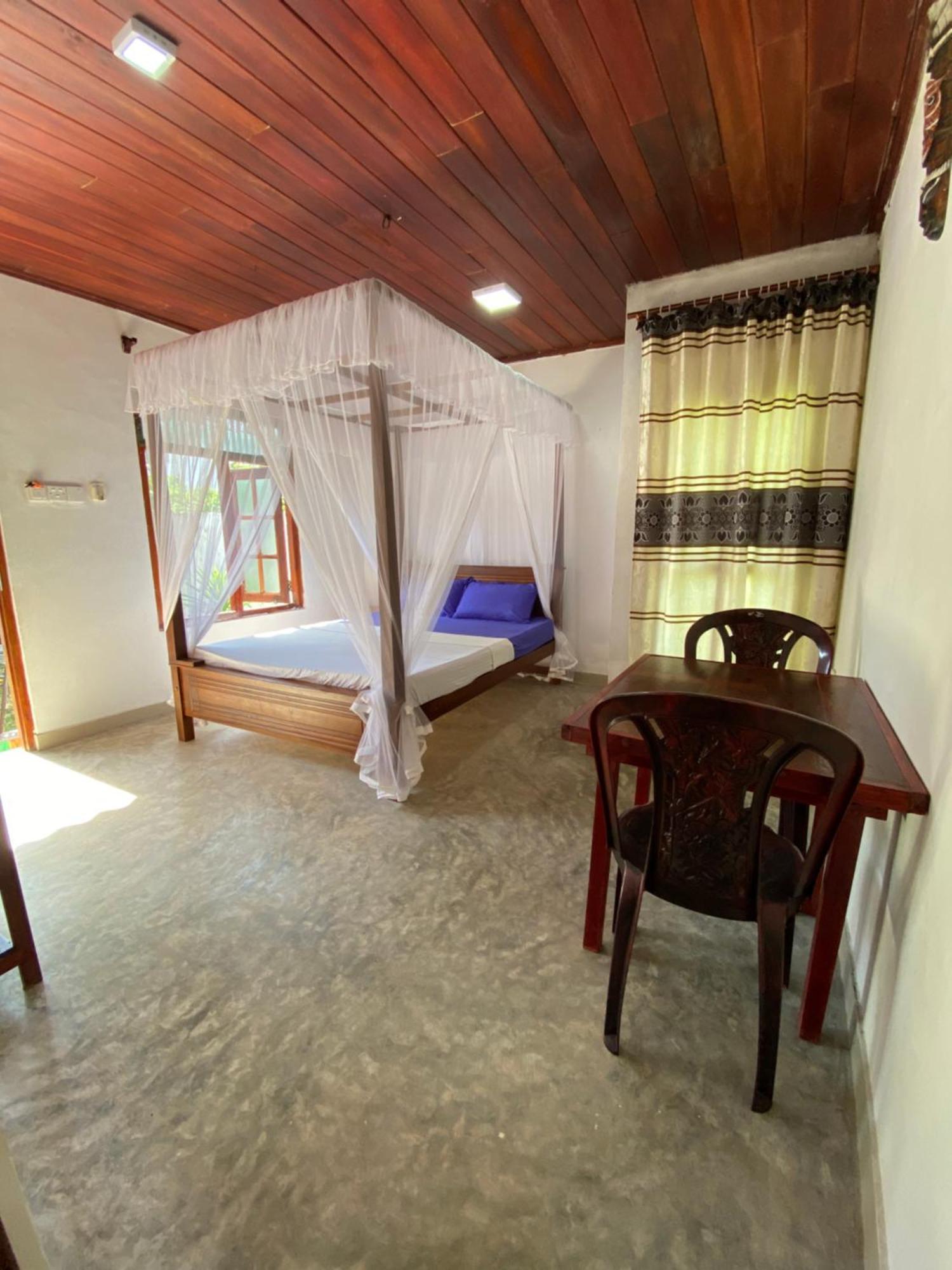 The Breeze Mirissa Bed & Breakfast Екстериор снимка