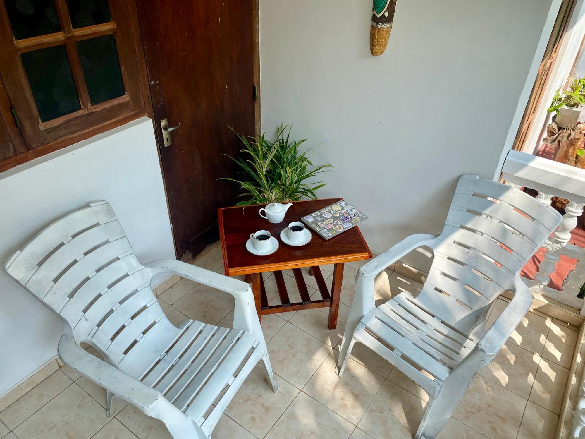 The Breeze Mirissa Bed & Breakfast Екстериор снимка