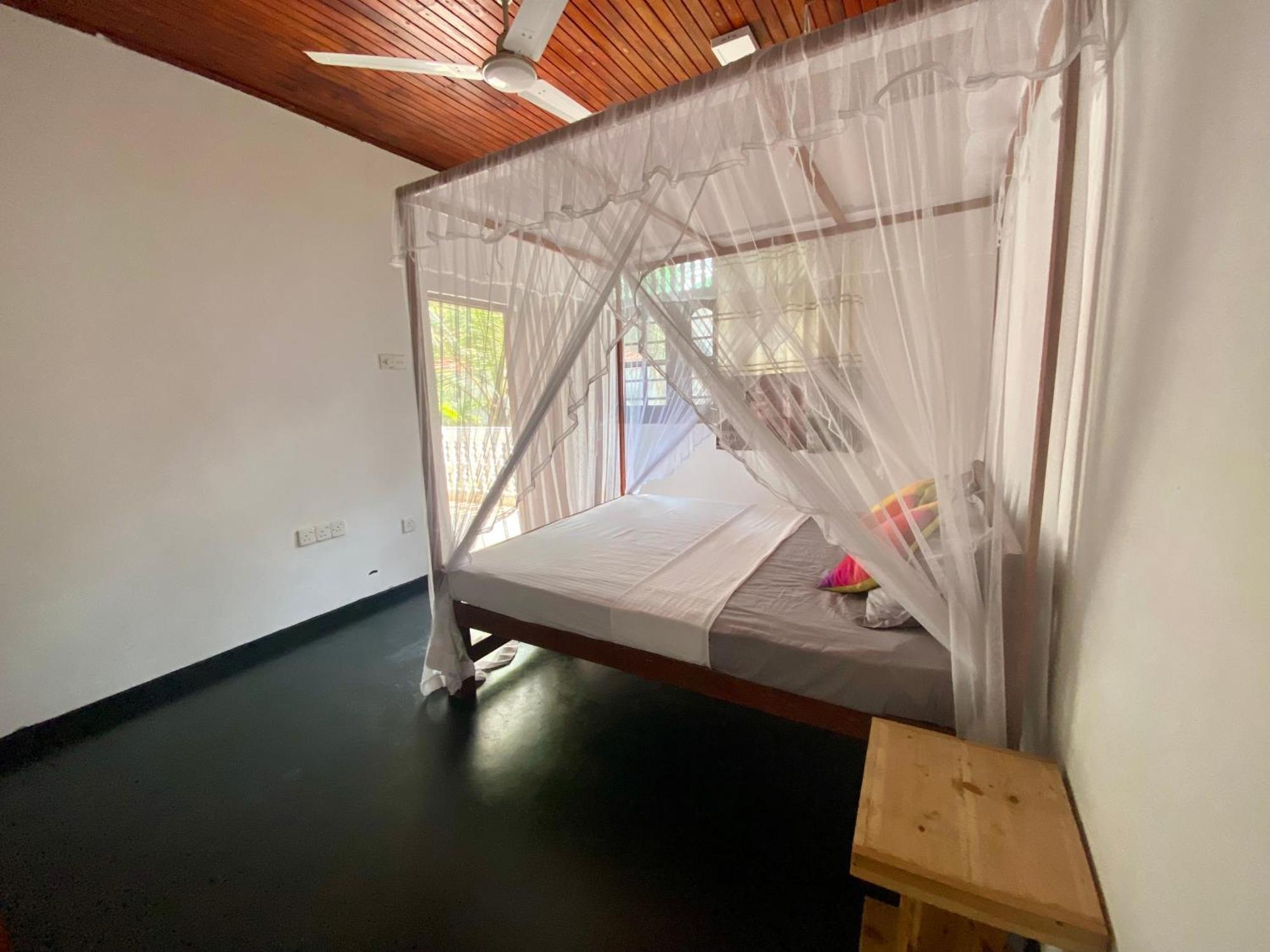 The Breeze Mirissa Bed & Breakfast Екстериор снимка