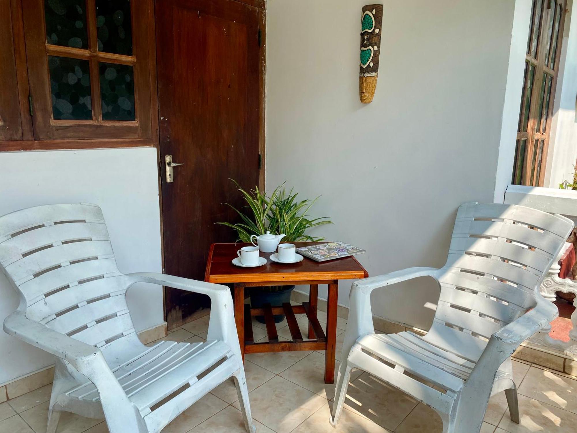 The Breeze Mirissa Bed & Breakfast Екстериор снимка