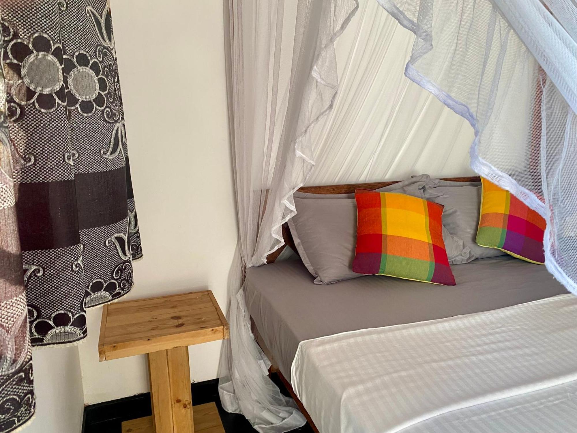 The Breeze Mirissa Bed & Breakfast Екстериор снимка