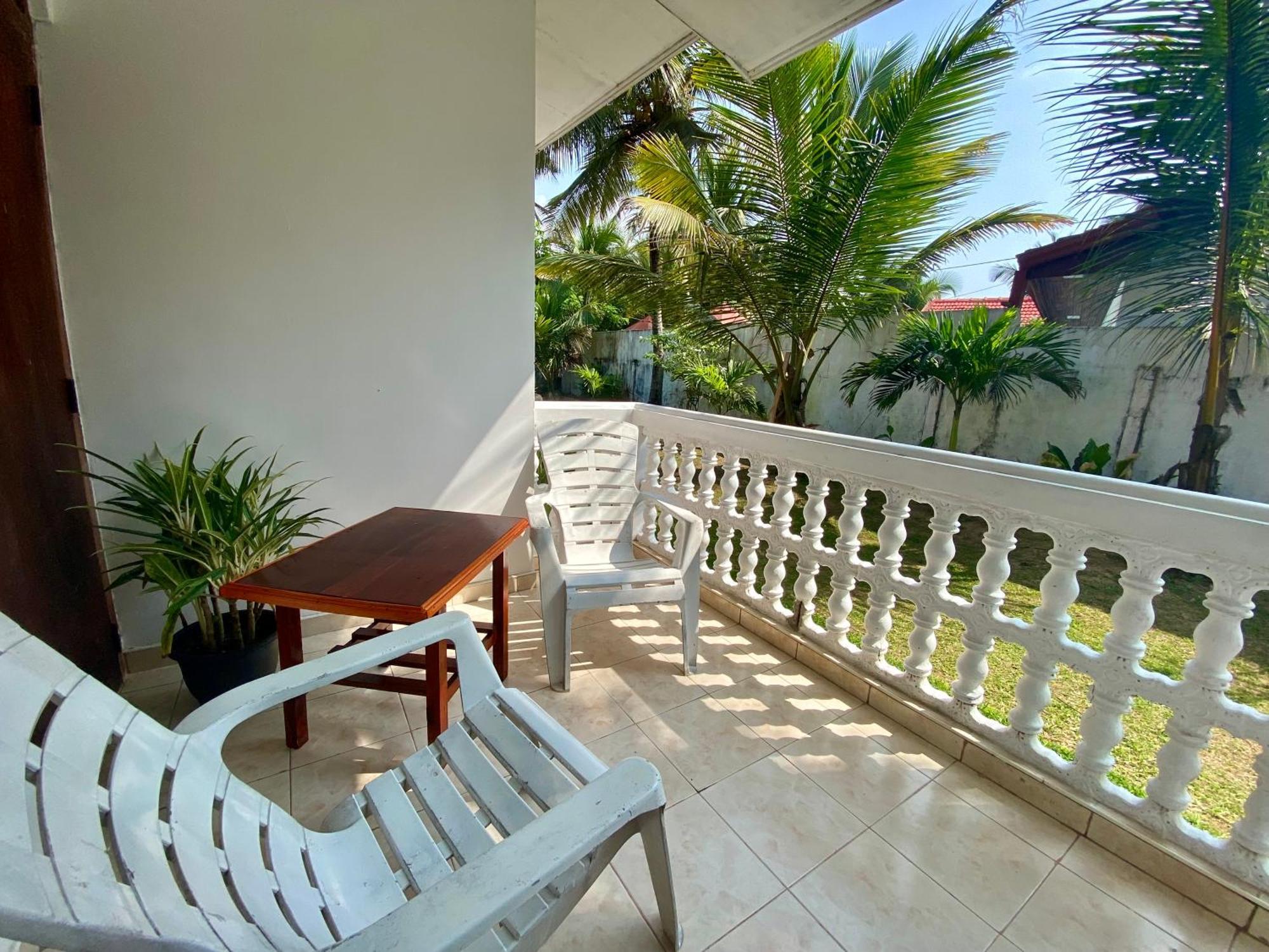 The Breeze Mirissa Bed & Breakfast Екстериор снимка