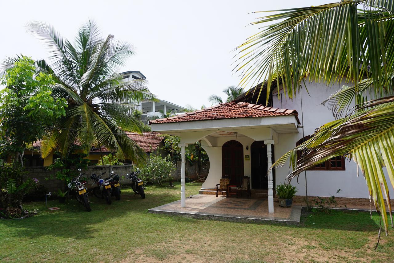 The Breeze Mirissa Bed & Breakfast Екстериор снимка