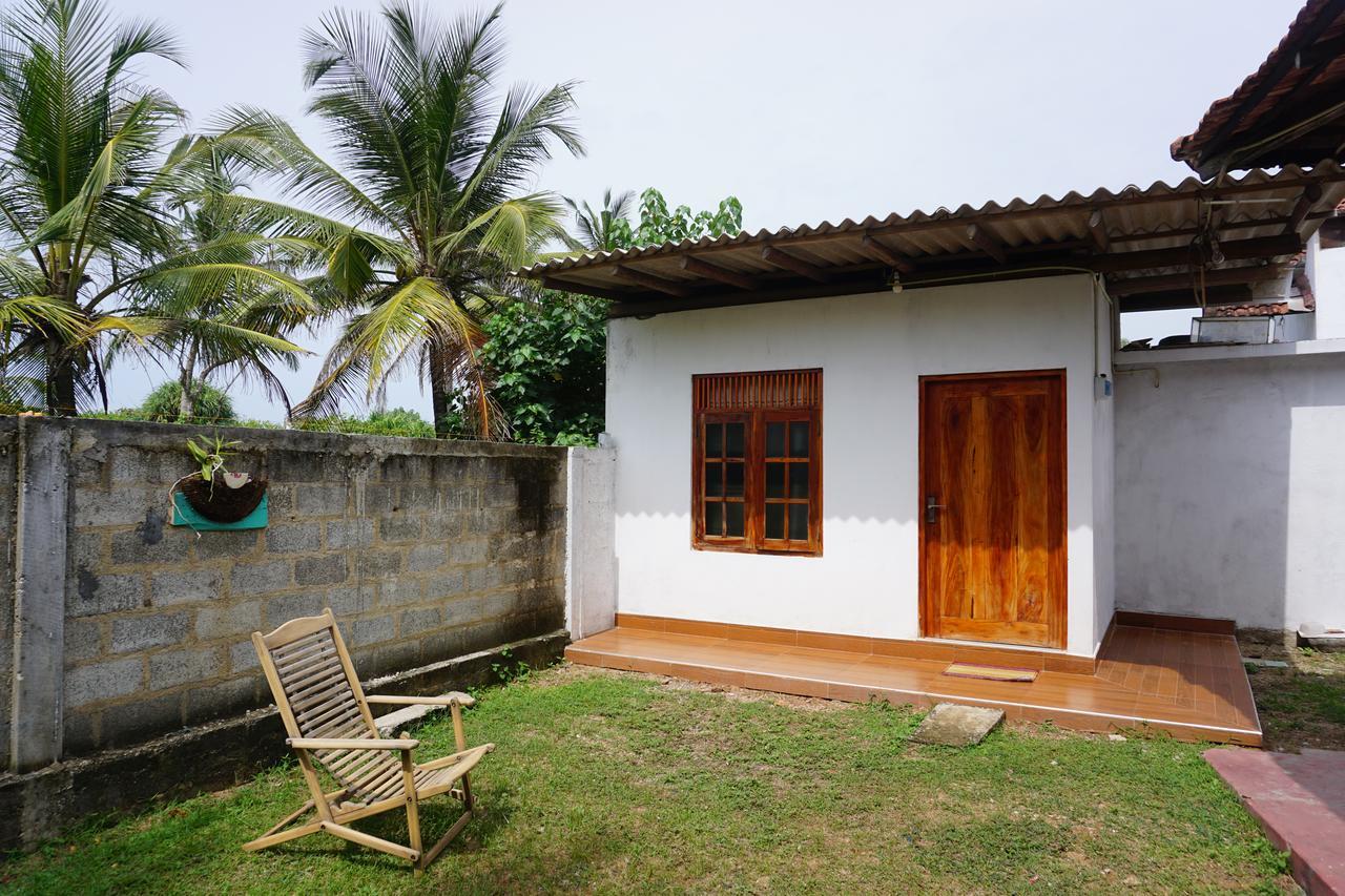 The Breeze Mirissa Bed & Breakfast Екстериор снимка