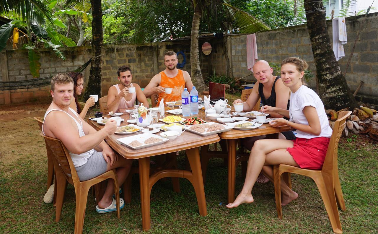 The Breeze Mirissa Bed & Breakfast Екстериор снимка