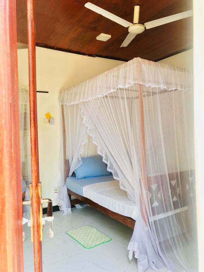 The Breeze Mirissa Bed & Breakfast Екстериор снимка