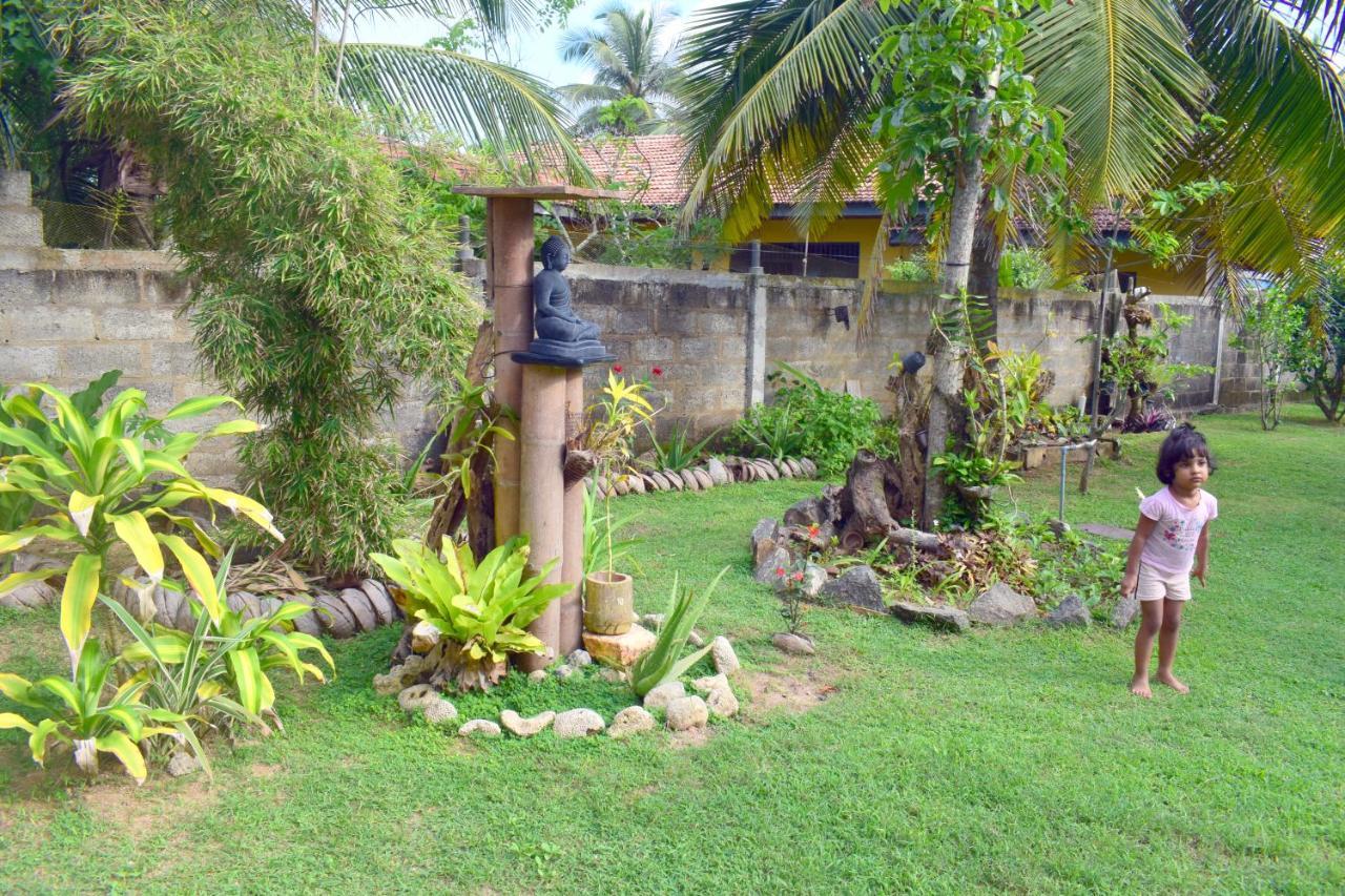 The Breeze Mirissa Bed & Breakfast Екстериор снимка